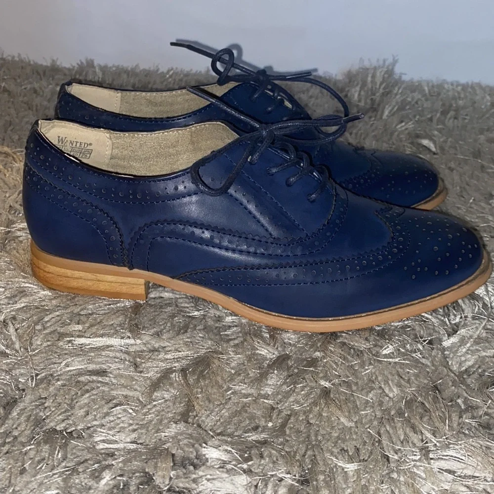 Women’s size 9 navy blue dress shoe - Picture 3 of 12
